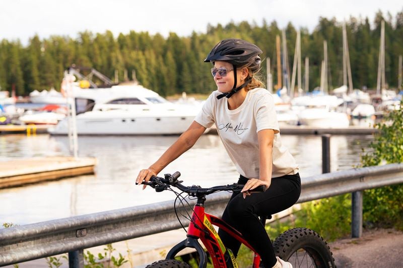 hcr-saimaa-fatbike-nainen-6000x4000-2-1.jpg