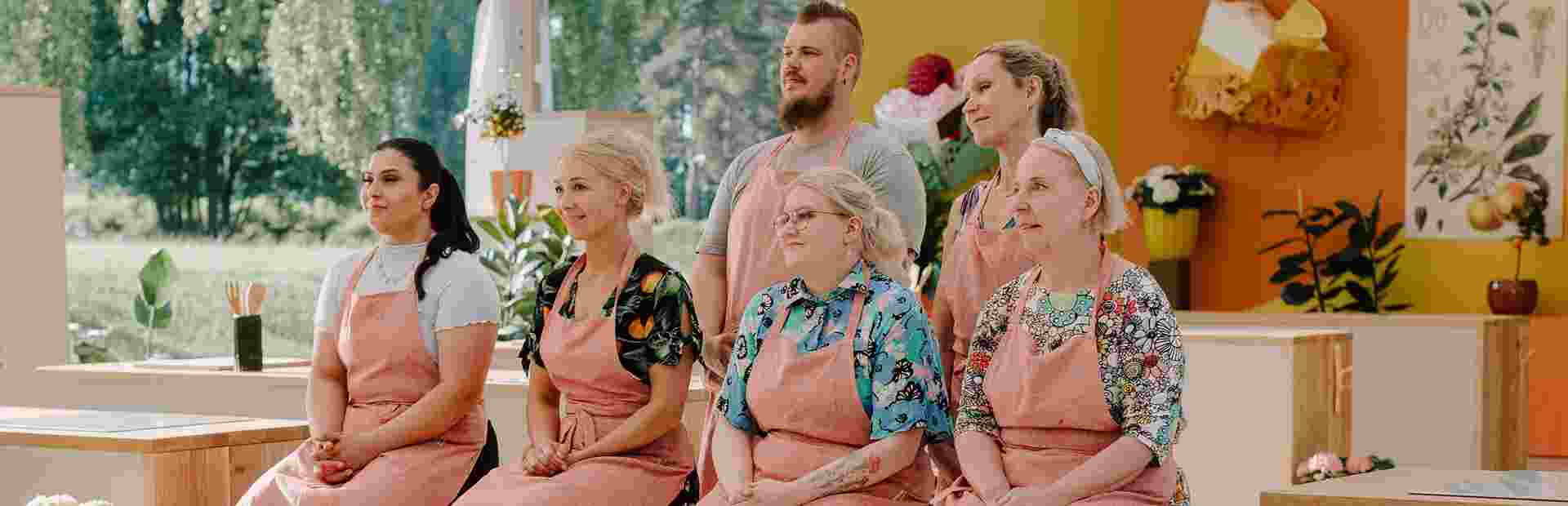 koko_suomi_leipoo_s10_eps1_jaksokuva_tuomarointi_sawa_laura_janita_riitta_jani_lena_066-copy.jpg