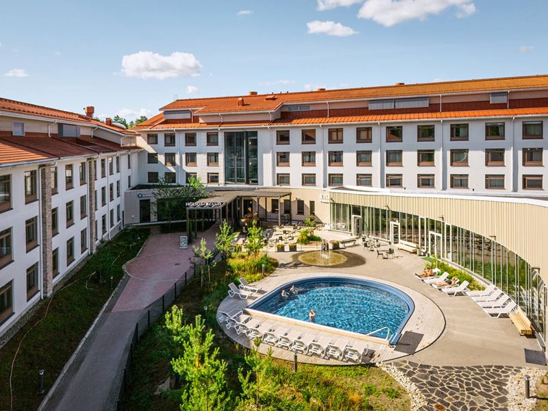 holiday-club-vierumaki-kylpylahotelli-ulkouima-allas.jpg