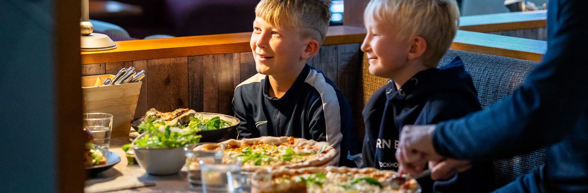 Ravintolat ja palvelut