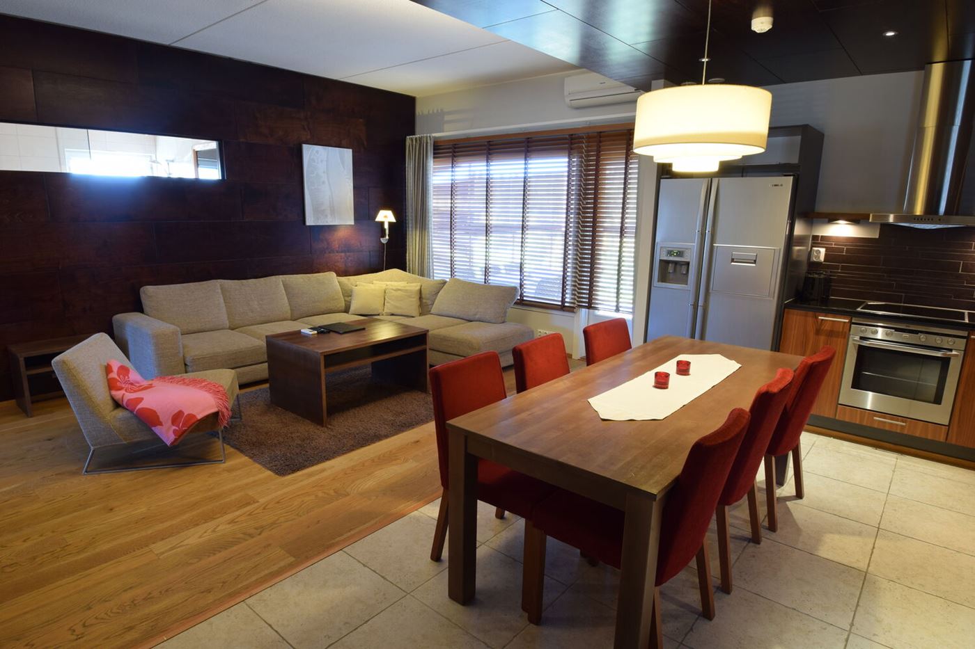 tahko-standard-suite-olohuone.jpg
