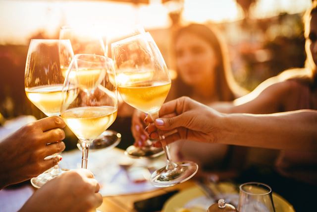 Happy hour klo 15–18