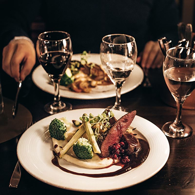 saariselkä-restaurant-dinner1-squ.jpg